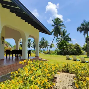 Luana Yuna , Au Cap Seychellen