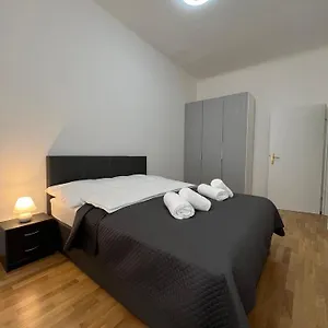 Modernes Juwel In Zentraler Lage Apartament